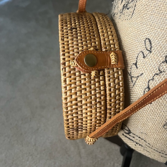 Round Woven Rattan Crossbody Bag - Picture 4 of 10